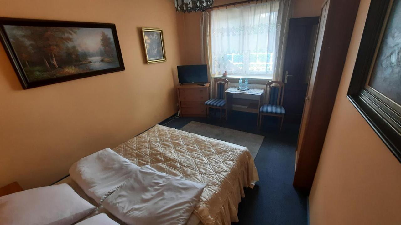 Hotelowe Pokoje J.Bukowiecka Tuszyn Exterior foto